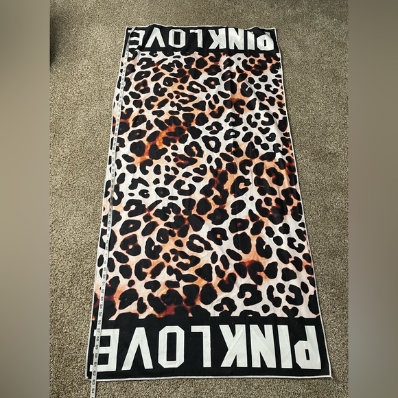 Women’s Soft Plush Beach/ Pool Animal Print Towel NWOT - Picture 6 of 7